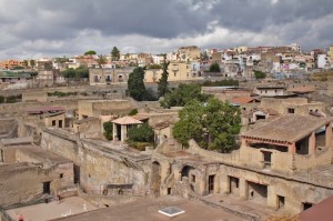 Herculaneum is right in the centre of the town of Ercolana - it's hard to see where one ends and the other begins
